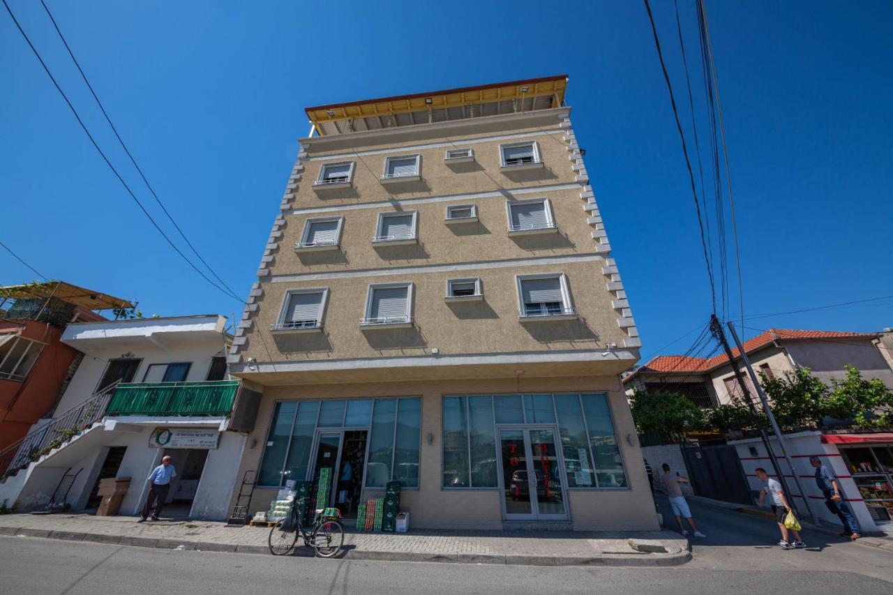 Tosi * Tirana