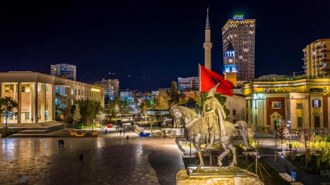 Tosi * Tirana